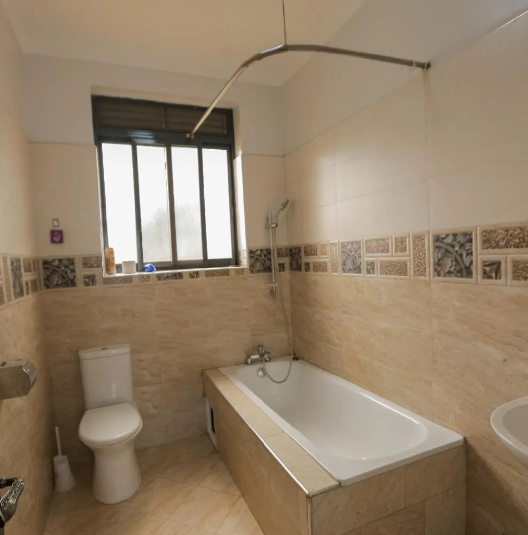 Suite 3 坎帕拉 公寓